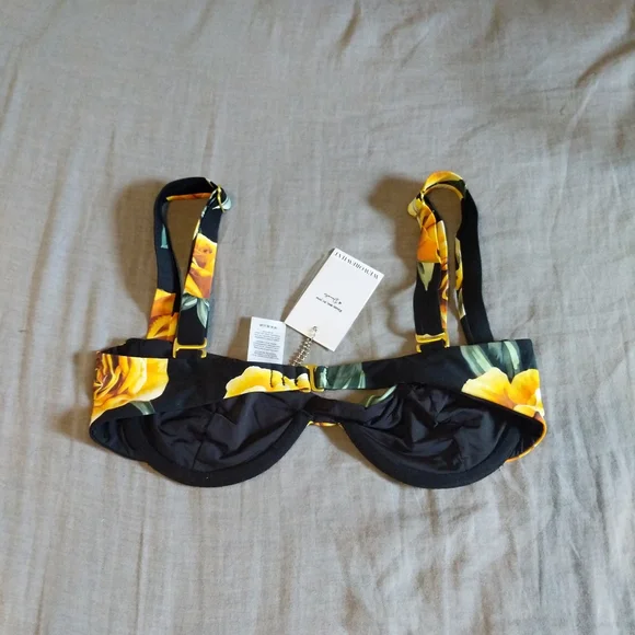 WeWoreWhat Sorrento Top Black Yellow Rose - Picture 6 of 7